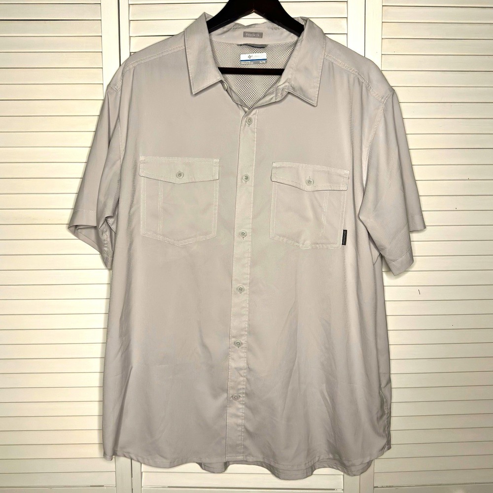 Columbia Men's XL Light Gray Short Sleeve Fishing Shirt Vented Button Up Casual